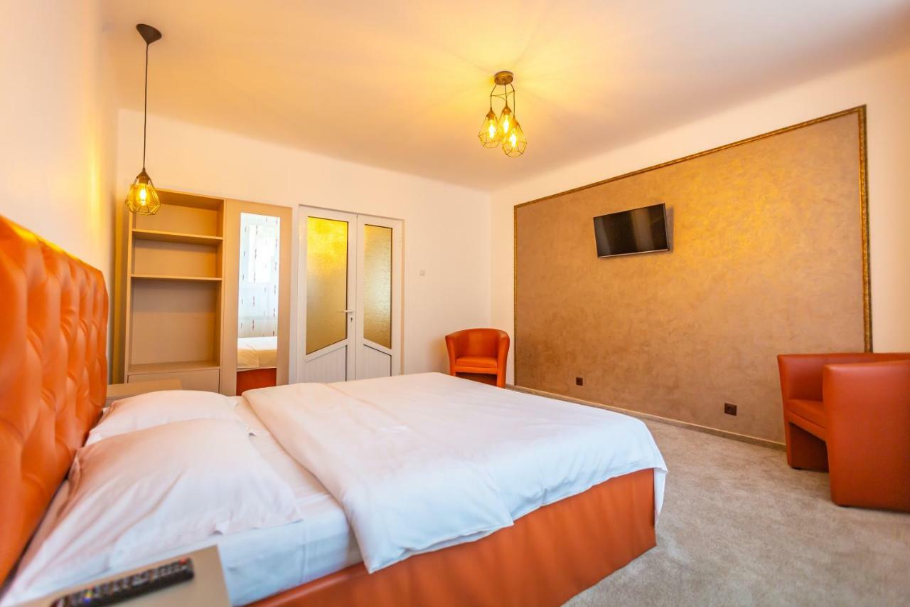 Central Apartment Braşov Extérieur photo