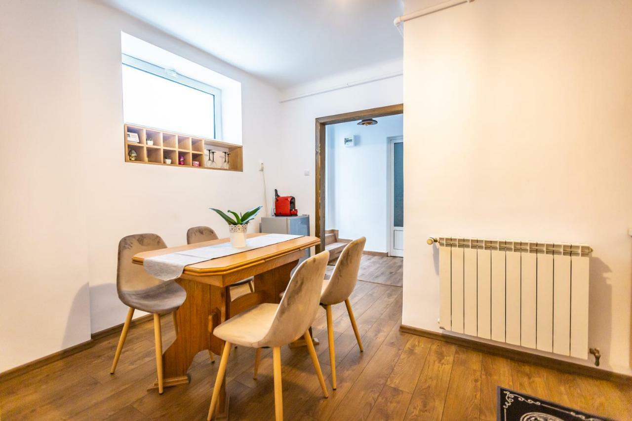 Central Apartment Braşov Extérieur photo