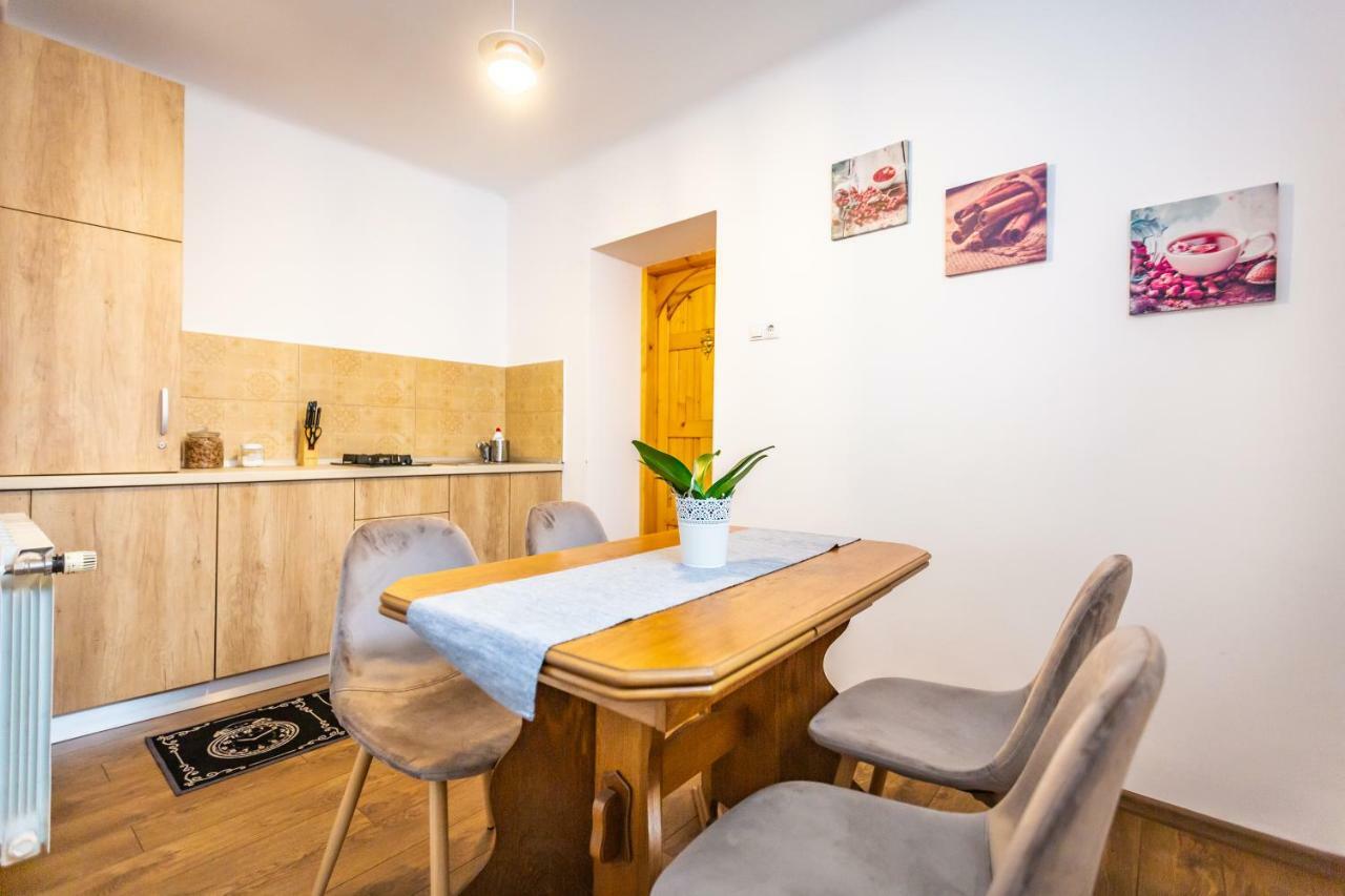 Central Apartment Braşov Extérieur photo