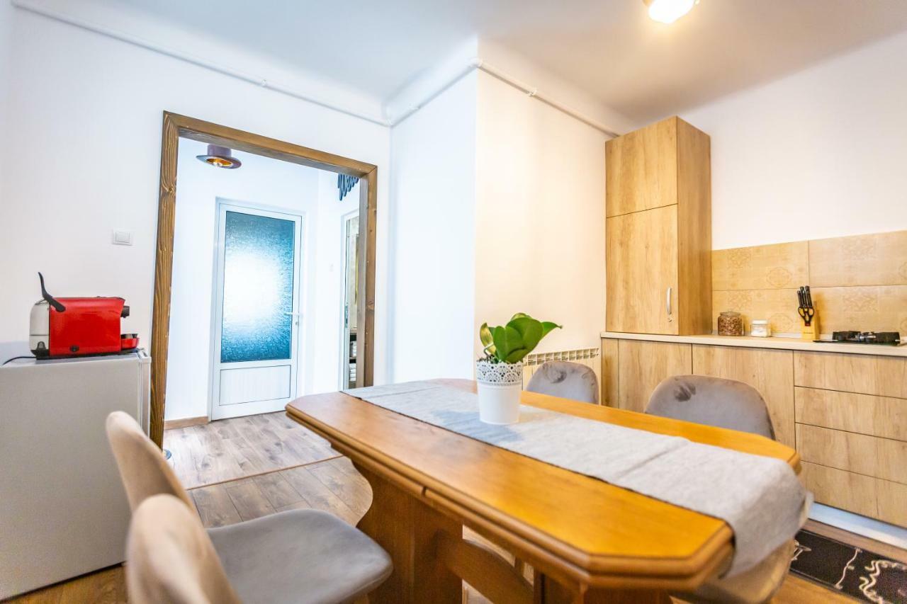 Central Apartment Braşov Extérieur photo